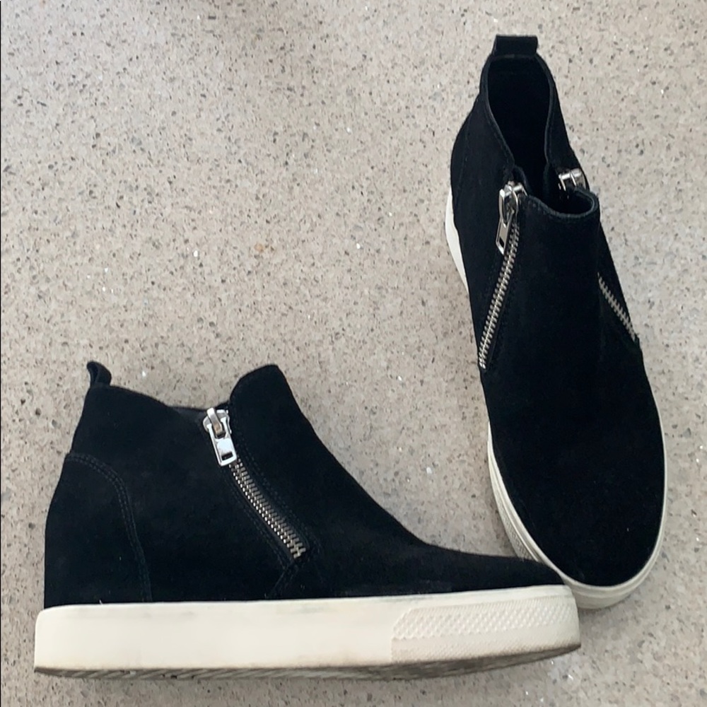 Steve Madden Black Wedge Sneaker Slip-On Zipper Sides Size 7.5